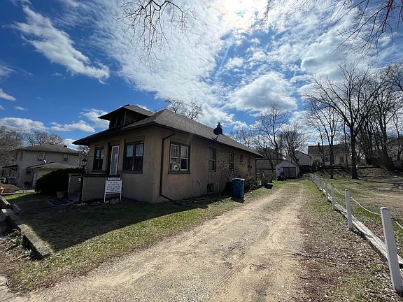 3rd image of 15 Bowen Ave