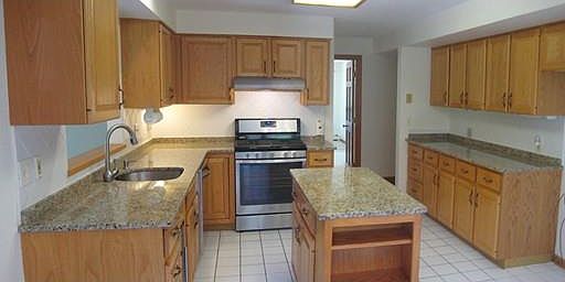 2nd image of 10 Applewood Ln