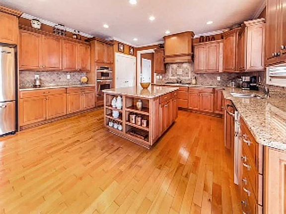 4th image of 4053 Burford Dr
