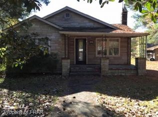 209 W Cottingham St, Maxton, NC 28364