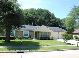 1207 Oak Hollow Dr, Friendswood, TX 77546