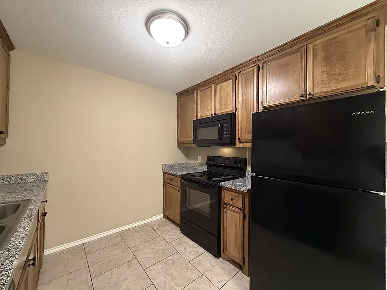 1221 Kirby St #6 — Photo 8