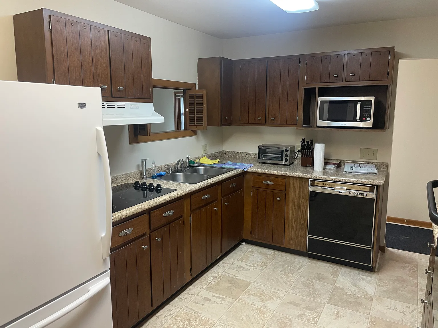 3 bed, 2200 sqft, $2,900 — Photo 2