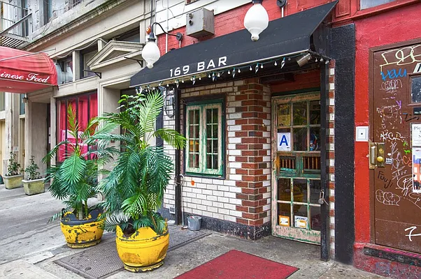 Rented by REAL New York | media 24