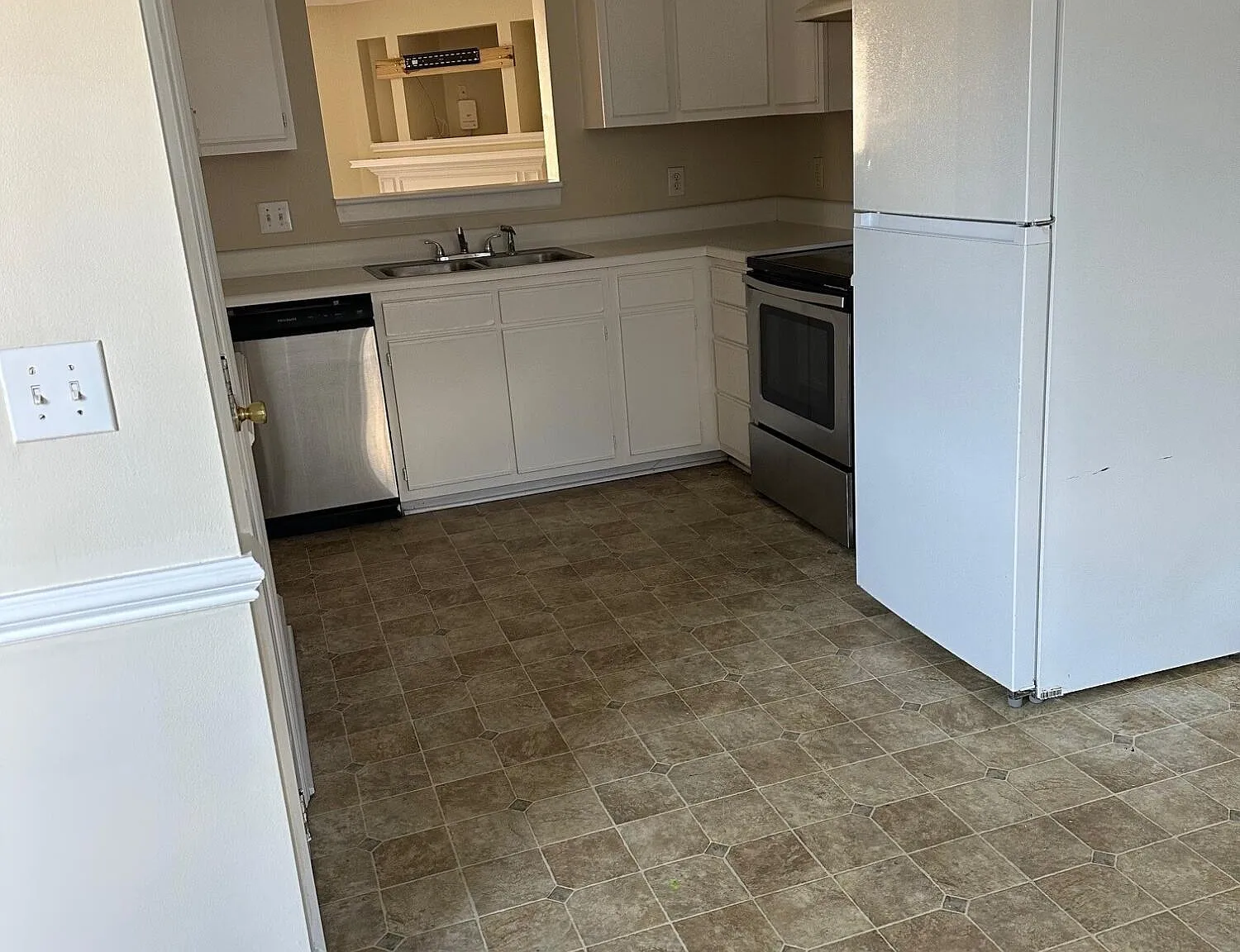 2 bed, 2.5 bath, 1224 sqft, $1,050 — Photo 3