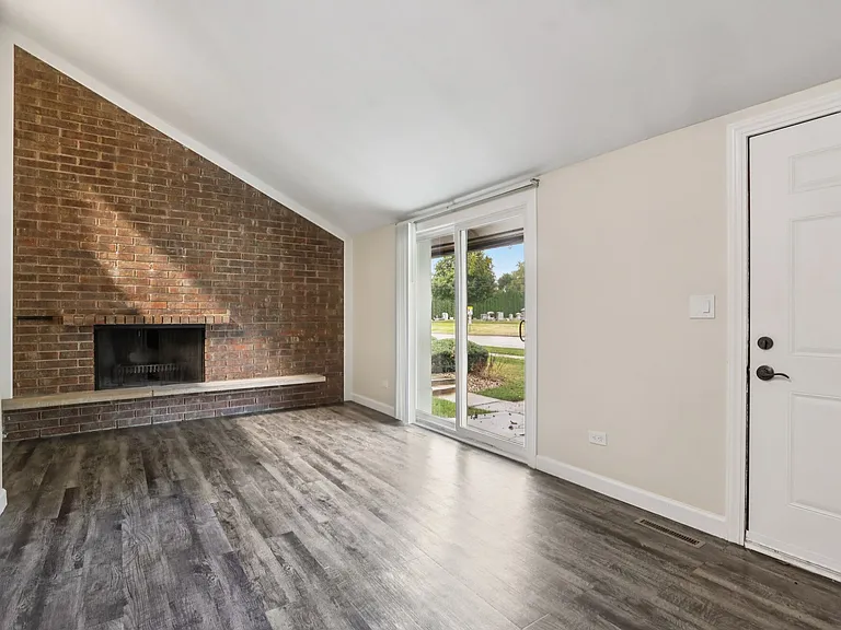 Crystal Lake Apartments — Photo 22