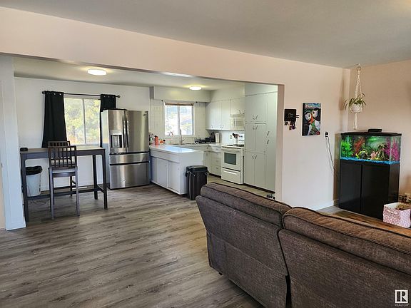 2nd image of 4108 52nd St
