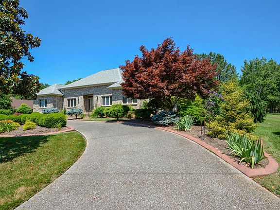 3rd image of 2112 Riverbend Dr