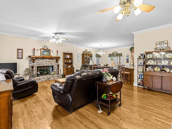 4th image of 814 Deer Trace Rd