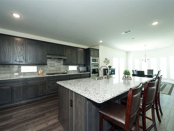 3rd image of 3843 Belle Way