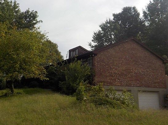 2nd image of 121 Burgess Ln