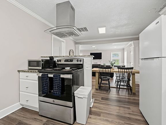 4th image of 1391 Lorenzo Dr SW #3
