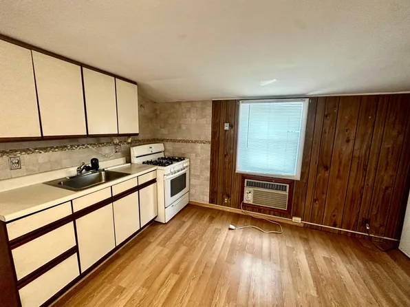 (undisclosed Address), East Meadow, NY 11554