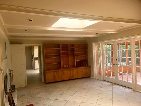 2nd image of 3490 Crestwood Dr