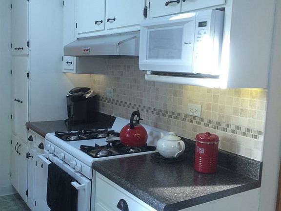 3rd image of 1607 Charlotte Dr