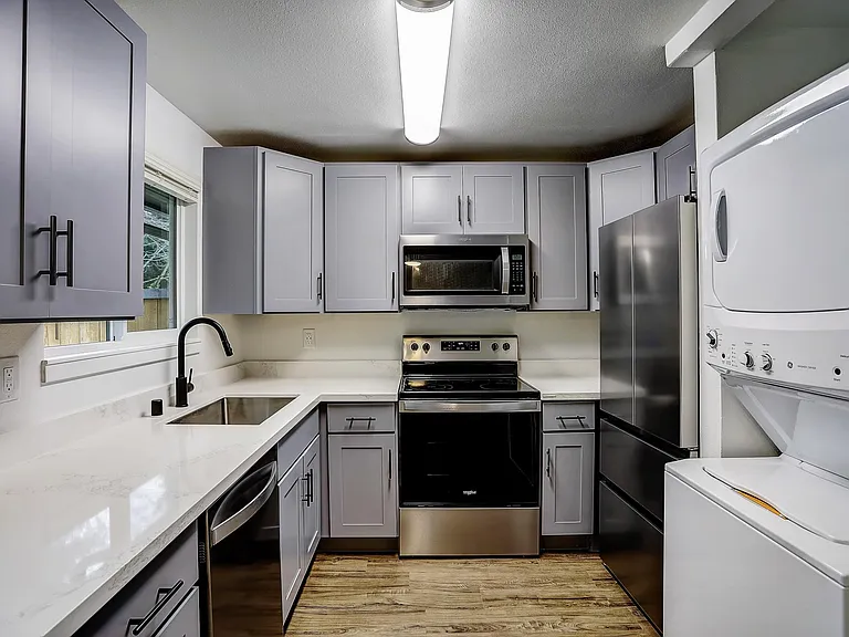 Overlook Terrace Apartments — Photo 13