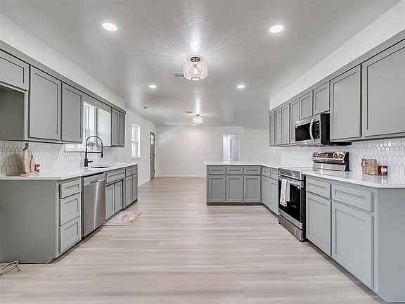 4th image of 5361 Lakeview Dr