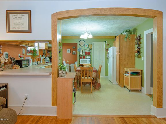 5th image of 279 Economy St