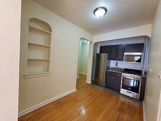 4th image of 910 Sheridan Ave APT 4J