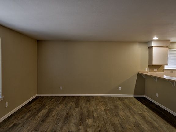 4th image of 1725 SW Forest Ridge Ave #D-a