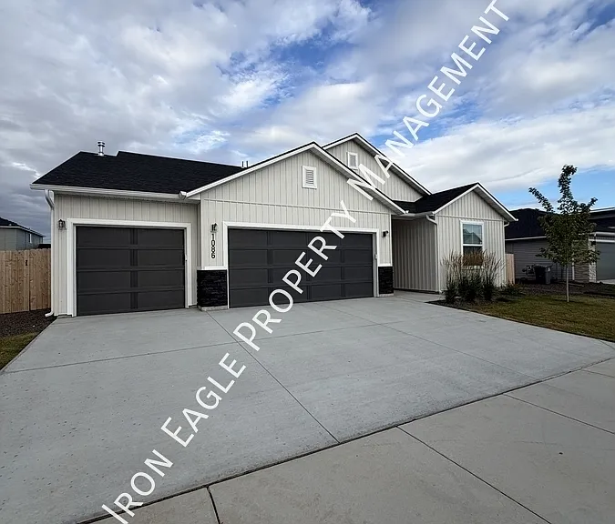 1086 Woods Bog Ct — Photo 1