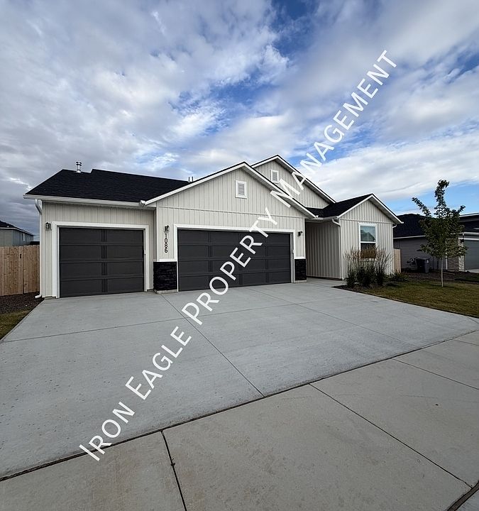 1st image of 1086 Woods Bog Ct