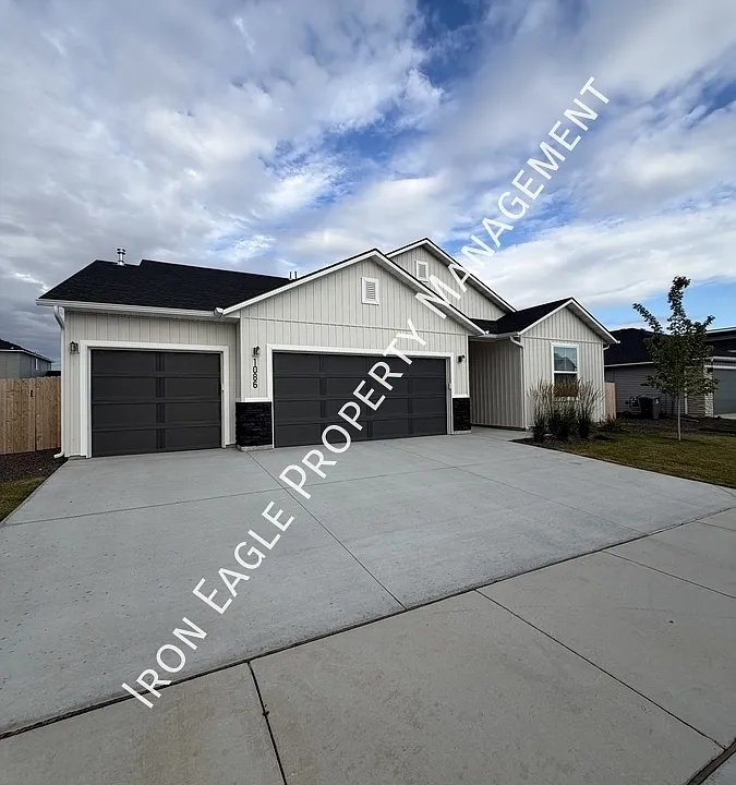 1086 Woods Bog Ct