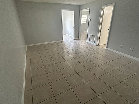 4th image of 3210 Louisiana Ave Unit 4