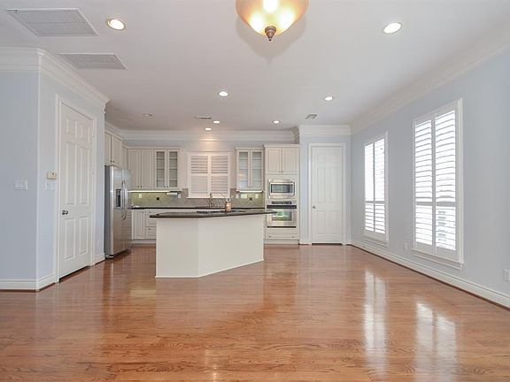 4th image of 1418 E Hilshire Park Dr