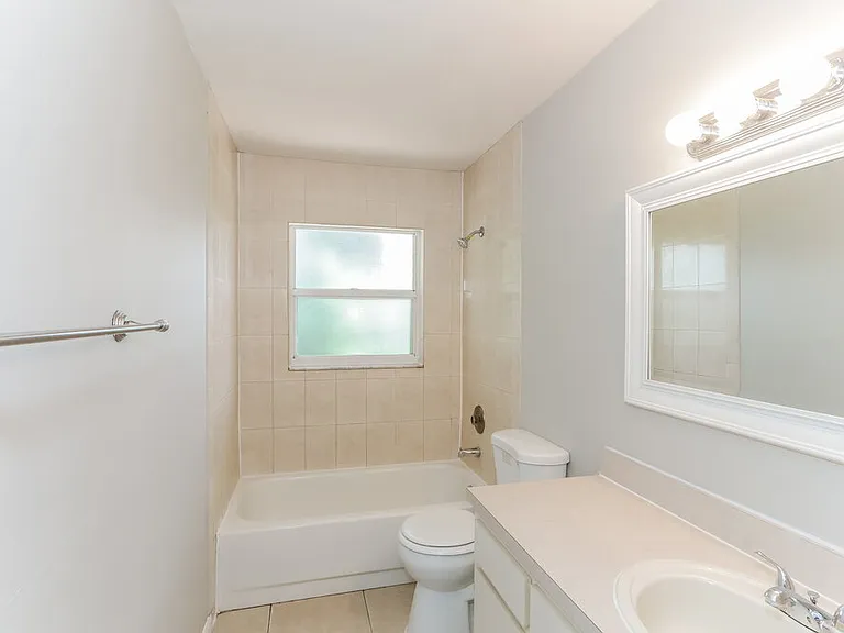 1846 Twisting Ln — Photo 15