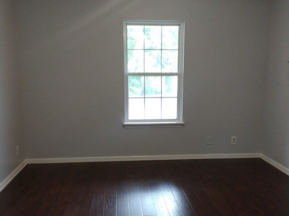 5th image of 2827 Summertree Ln