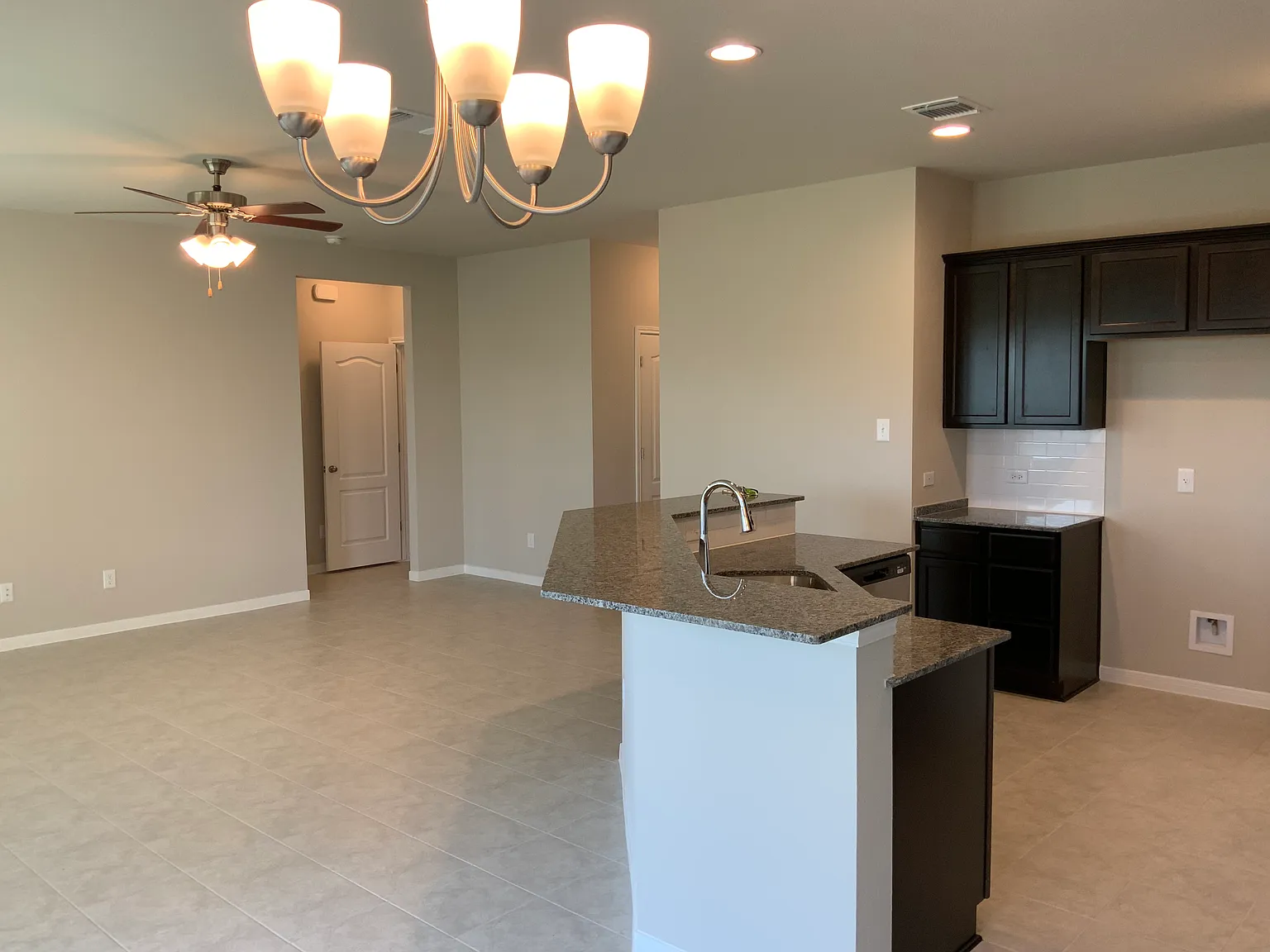 3 bed, 1314 sqft, $1,650 — Photo 4