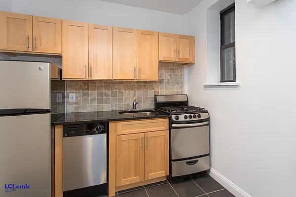 Rented by LC Lemle Real Estate Group | media 2