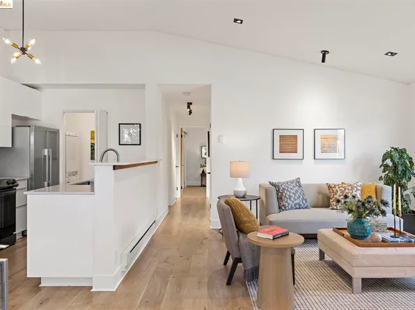 34 Schooner Ct, Richmond, CA 94804