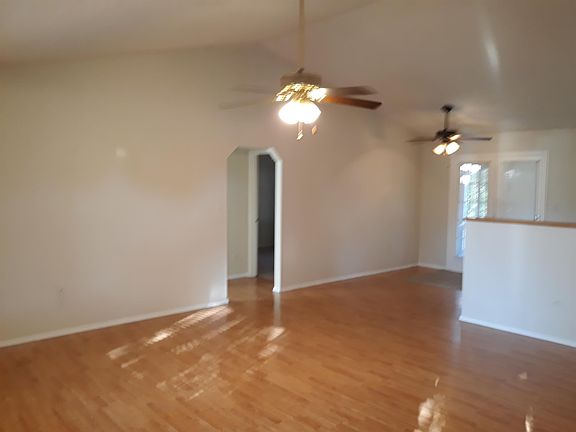 2nd image of 211 Hilltop Dr