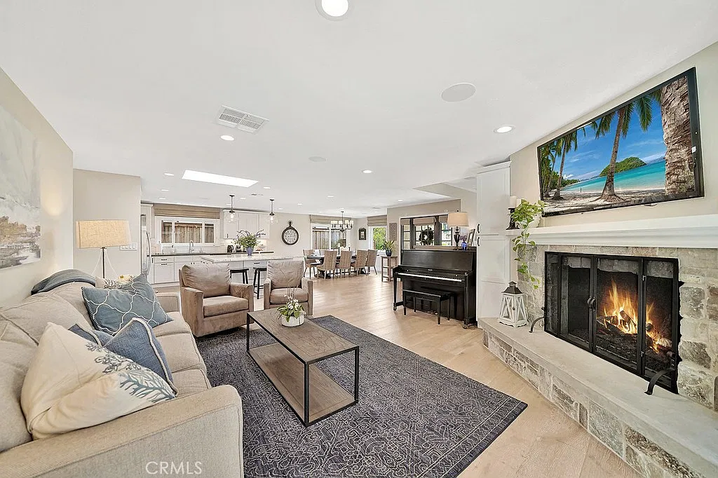 4 bed, 2405 sqft, $25,000 — Photo 4
