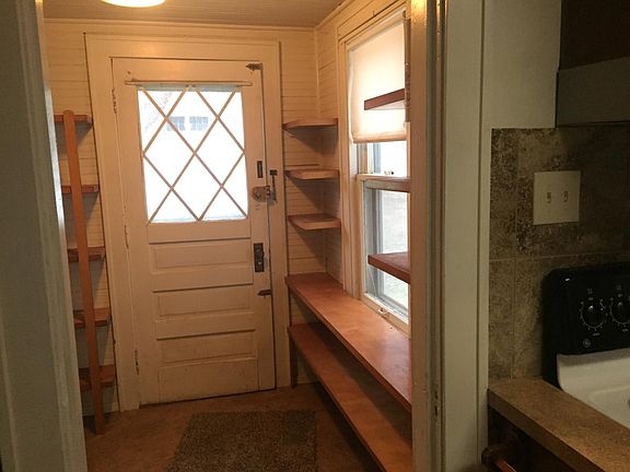 3rd image of 1076 White Pond Dr