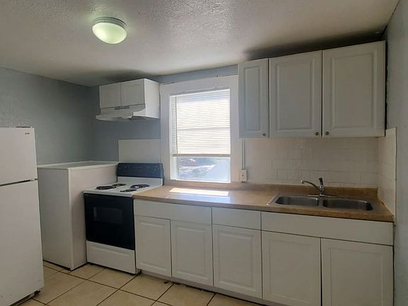 4th image of 3620 N Potter St #C