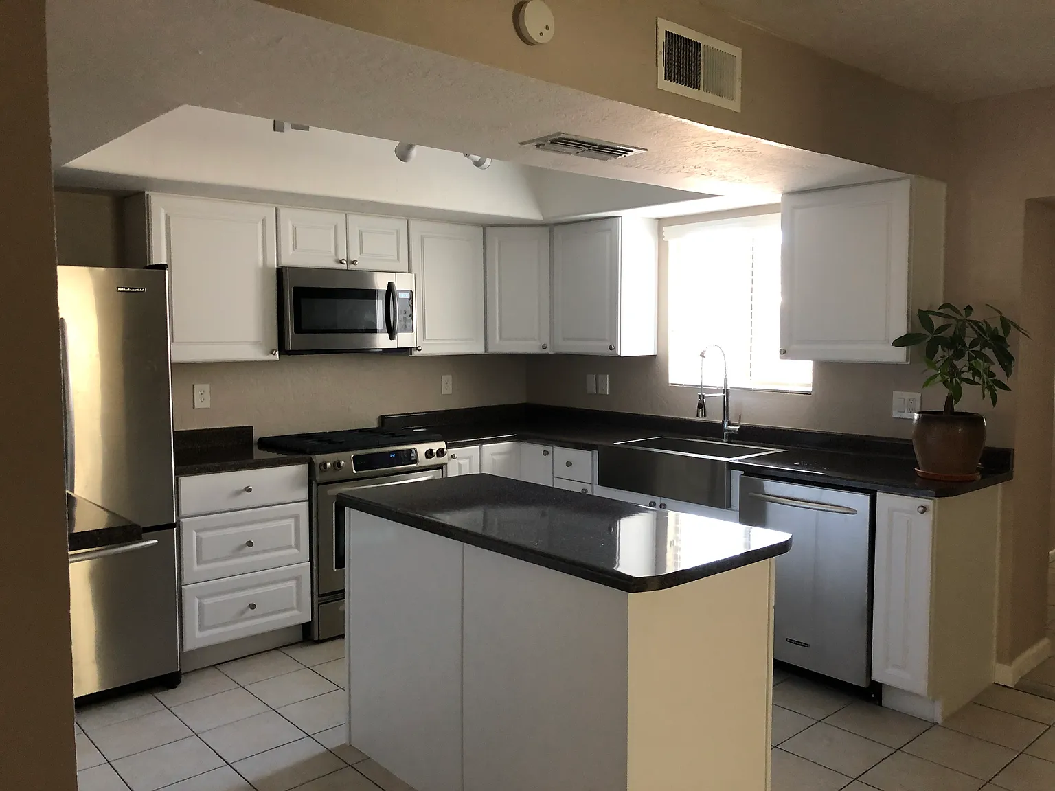 3 bed, 1533 sqft, $2,200 — Photo 4