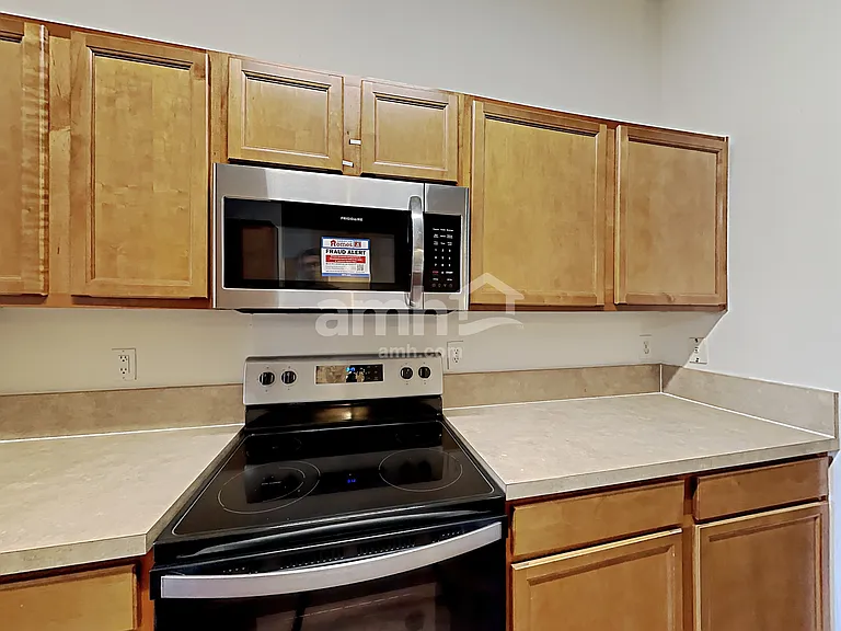 10008 Lancashire Dr — Photo 5
