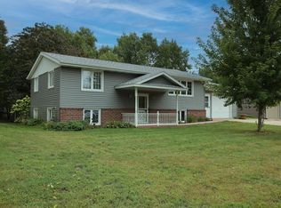 326 N 18th St, Estherville, IA 51334