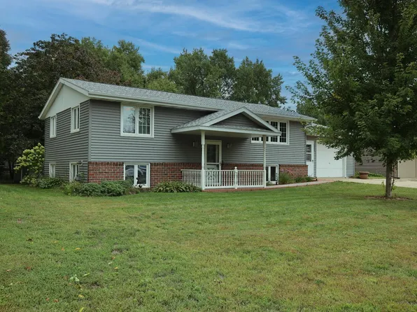 326 N 18th St, Estherville, IA 51334