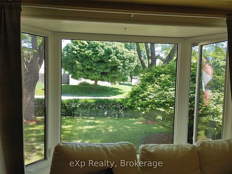 96 Larch St #UPPER — Photo 12