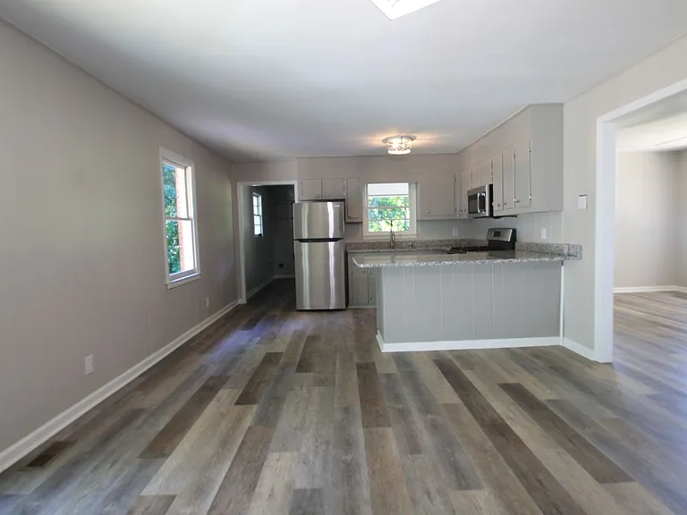 1535 Glasscock Rd — Photo 4
