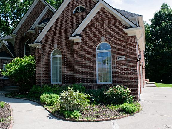 3rd image of 1715 Hamilton Dr