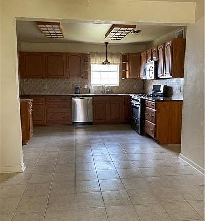 3rd image of 804 Mystic Ave