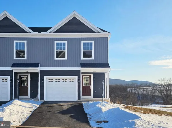 171 Highpoint Park Dr, Pleasant Gap, PA 16823
