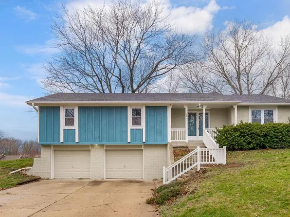 100 Daisy St, Lansing, KS 66043