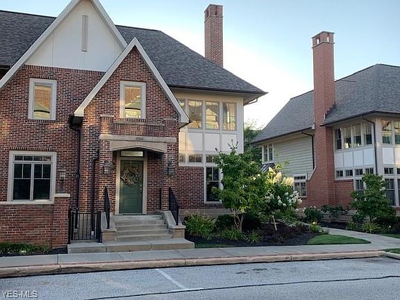 2nd image of 124 Vine St #16B