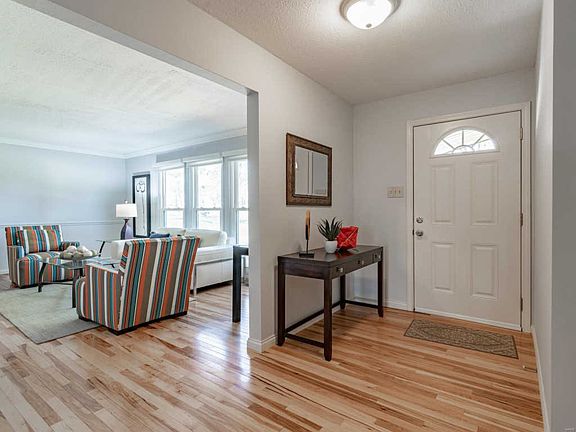 3rd image of 14768 Plumas Dr